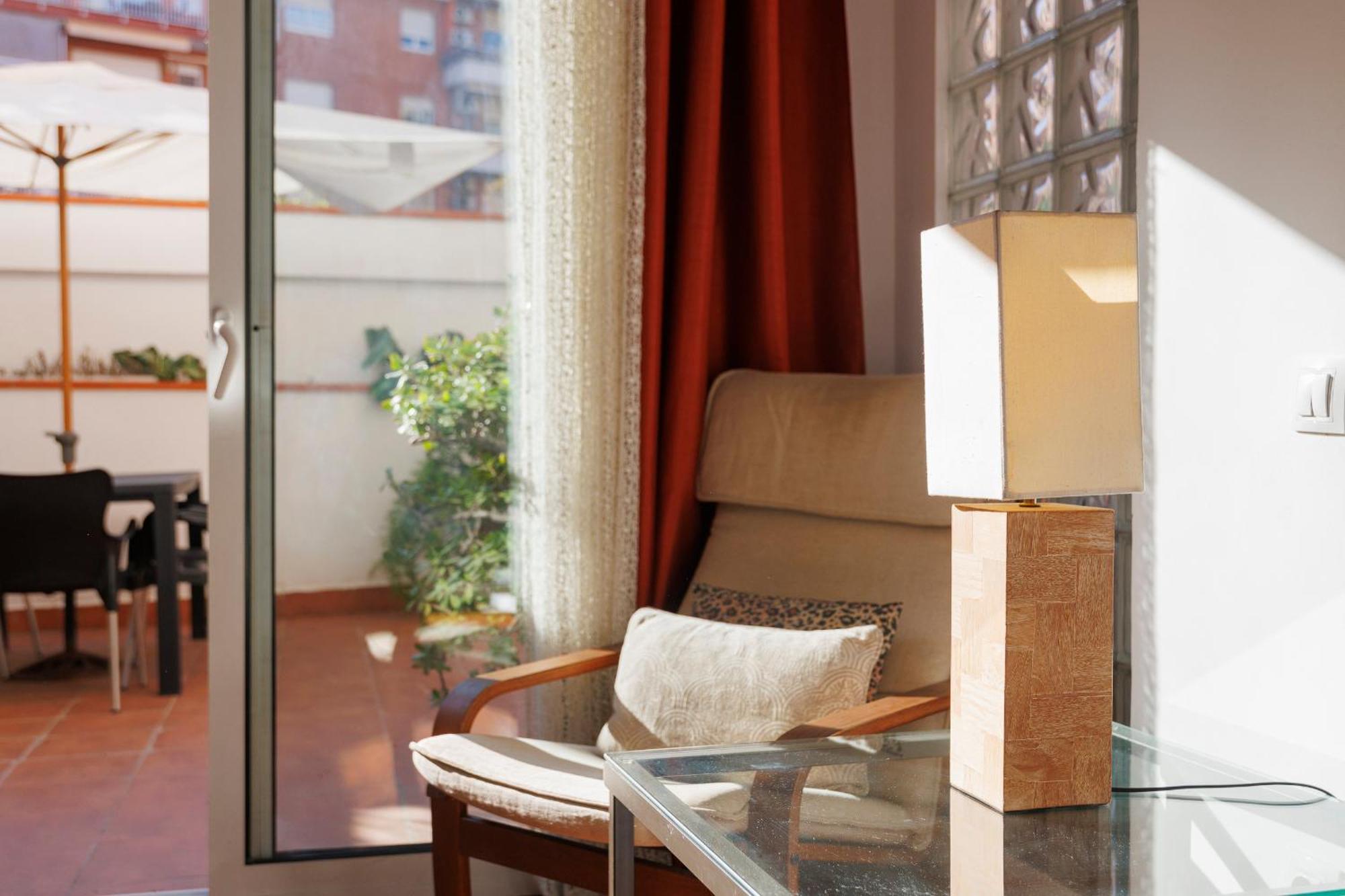Aparteasy - Private Terrace, 3-Bedroom Apartment Барселона Екстериор снимка