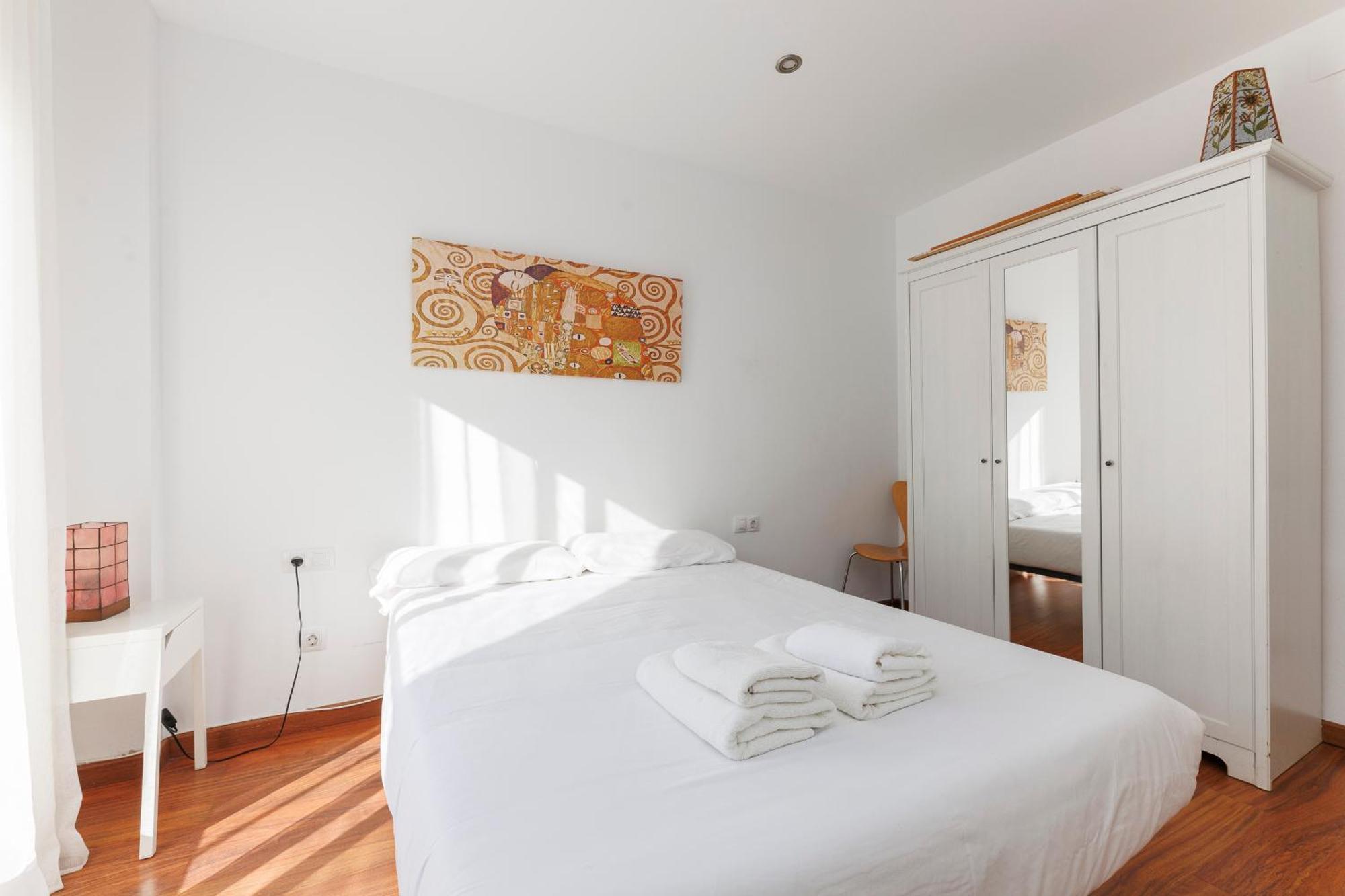 Aparteasy - Private Terrace, 3-Bedroom Apartment Барселона Екстериор снимка