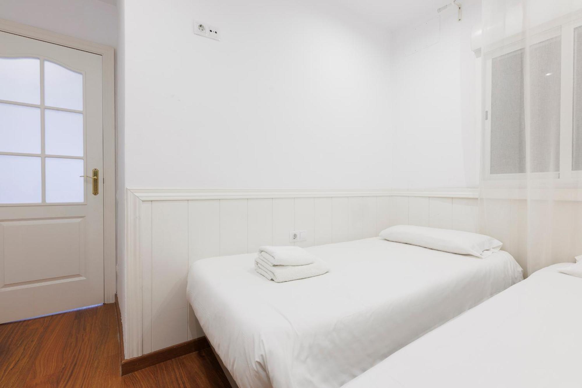 Aparteasy - Private Terrace, 3-Bedroom Apartment Барселона Екстериор снимка