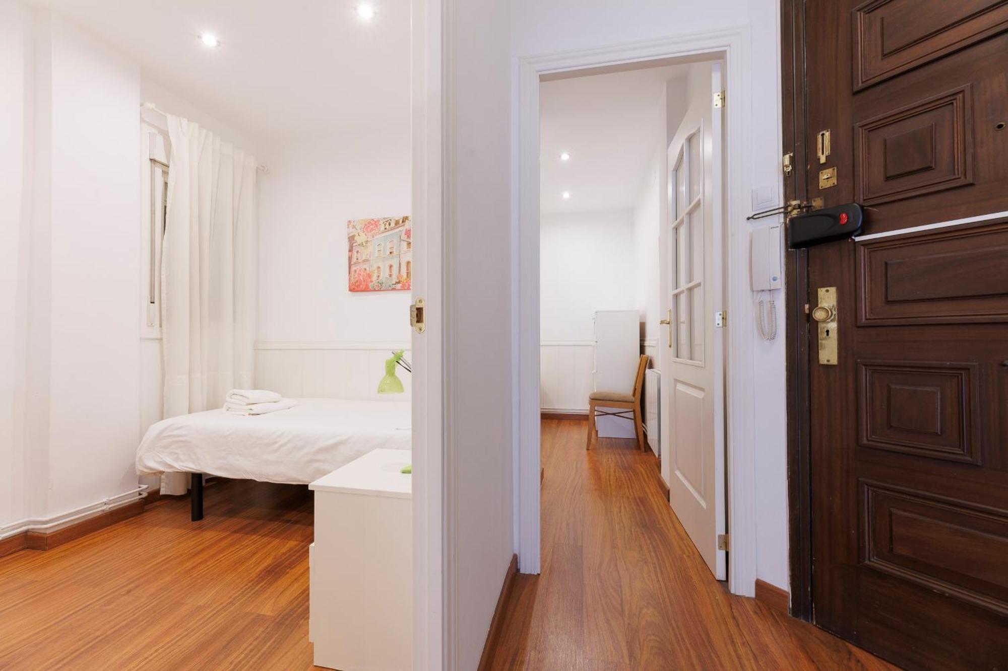 Aparteasy - Private Terrace, 3-Bedroom Apartment Барселона Екстериор снимка